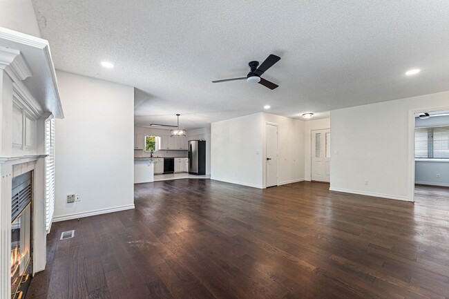 Building Photo - 7 Whitwick Ln