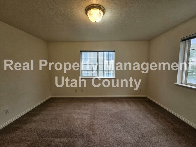 Building Photo - Orem Condo Top Floor Pet Friendly
