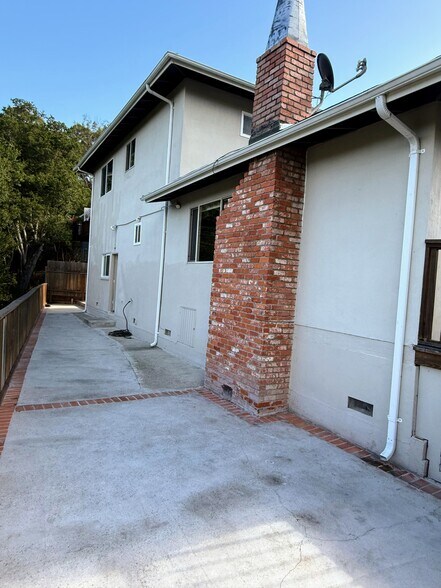 Building Photo - 376 Caprino Way