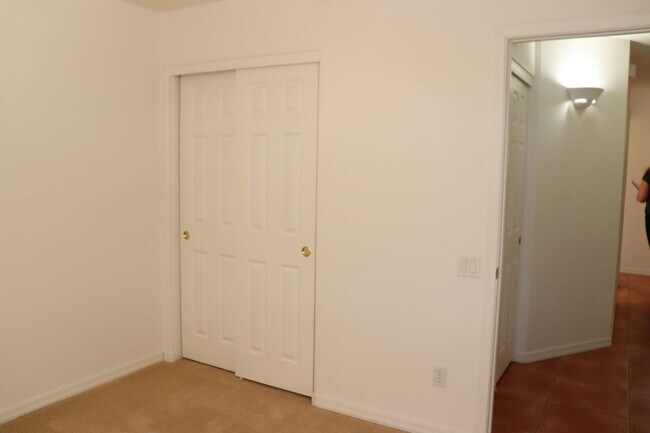 Building Photo - East Side 3 Bed 2 Bath Energy Efficient Pulte Home