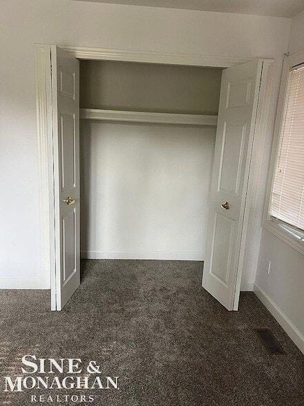 Building Photo - 904 Trombley Rd