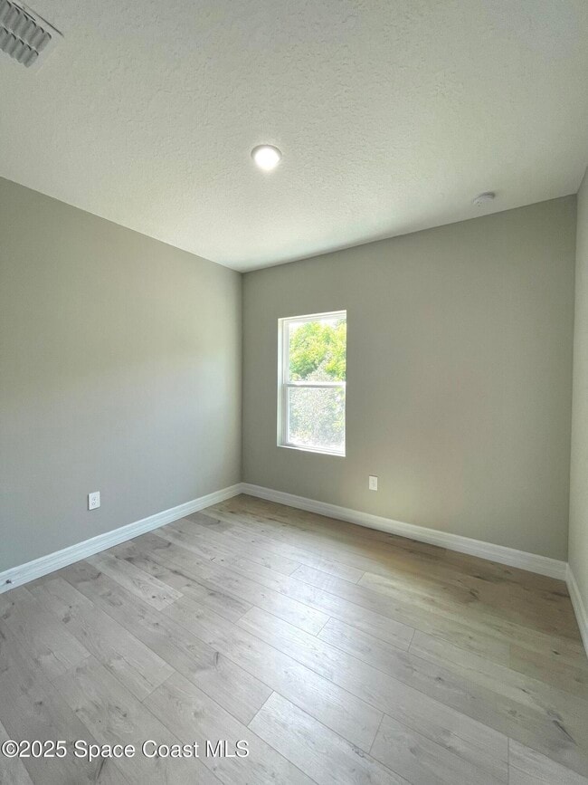 Building Photo - 526 Frink Ave