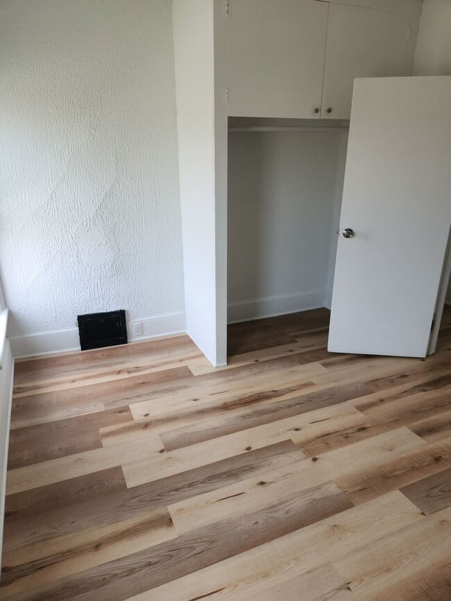 Building Photo - 264 N Jackson St