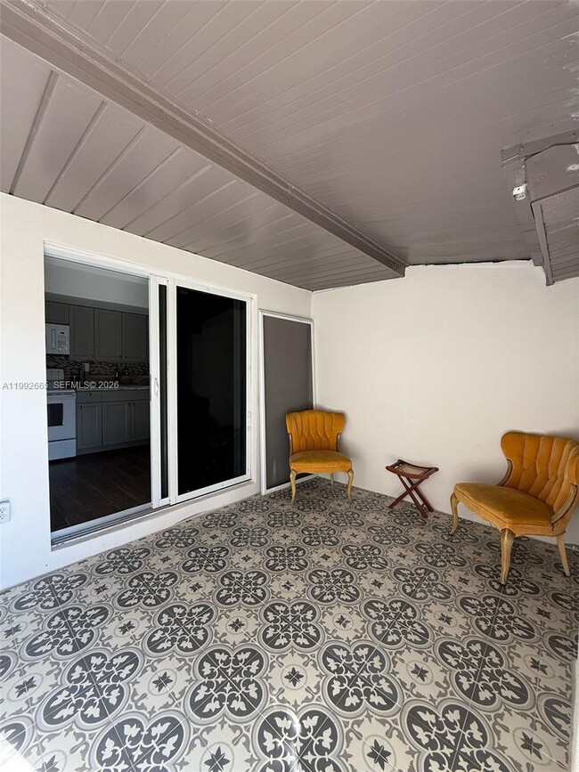 Building Photo - 5460 SW 38th Ct