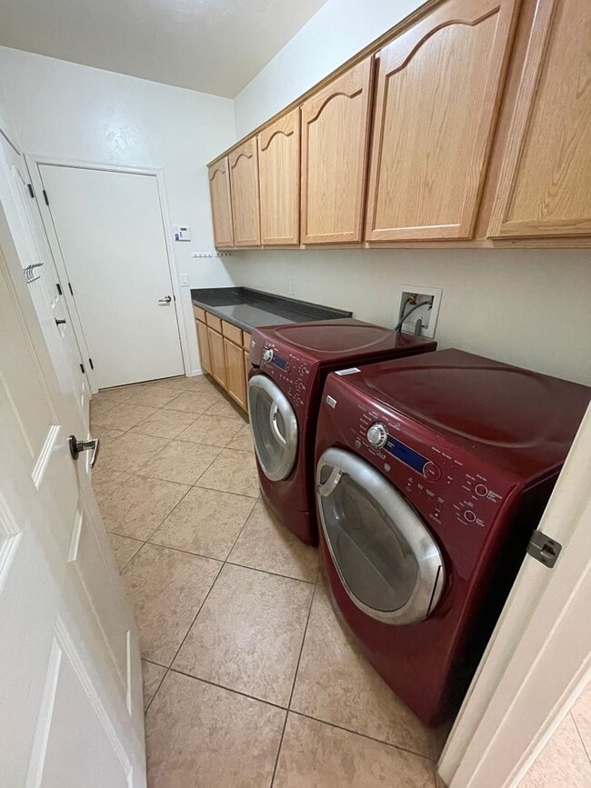 Building Photo - 1994 Willow Oak Ln