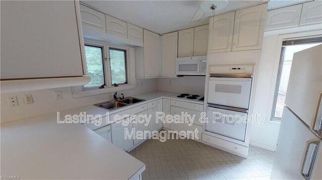 Building Photo - 317 Lamplighter Cir