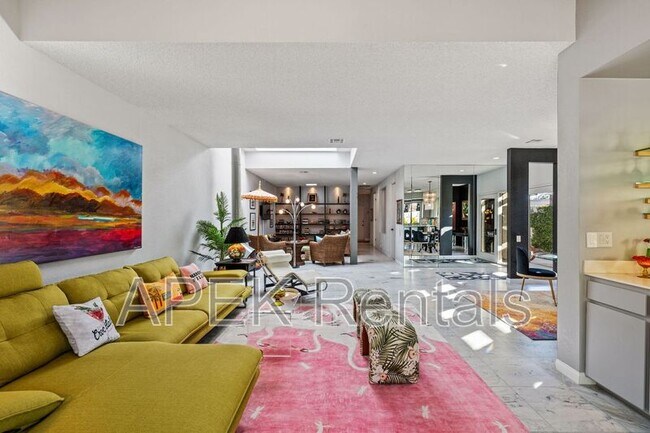 Building Photo - 1317 E Amado Rd