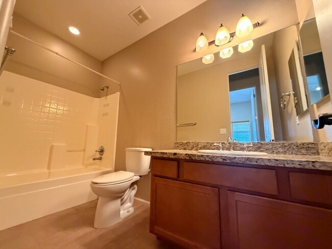 Building Photo - Move-in Special! End Unit *Gated* Downtown Phx Townhome 2 Car Garage!