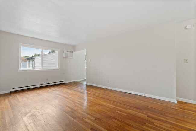 Building Photo - ADORABLE 2 BEDROOM APARTMENT FOR RENT in NORFOLK