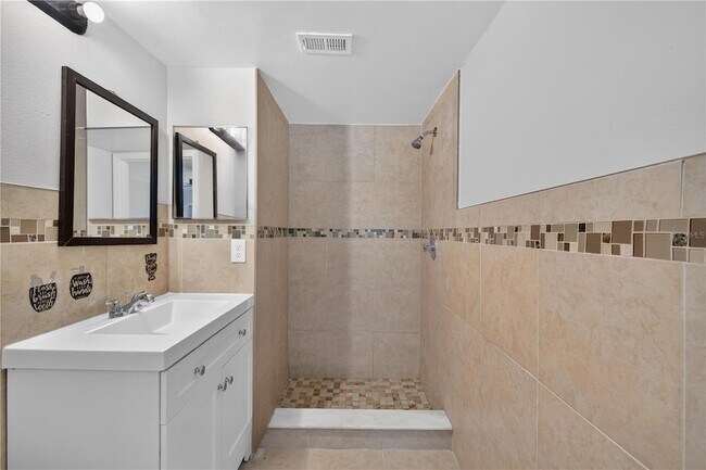 Building Photo - 13829 Timberland Dr