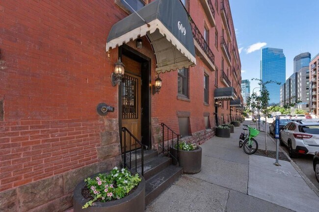 Building Photo - 609 S 9th St