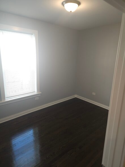 Building Photo - 7627 S King Dr