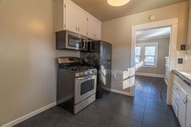 Building Photo - 635 Argonaut St