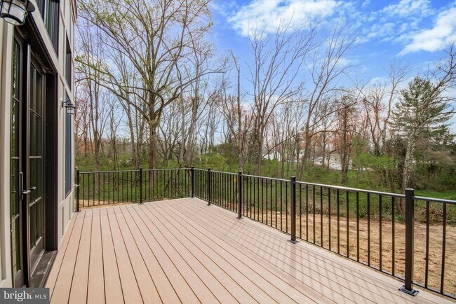 Building Photo - 35 Sycamore Pl