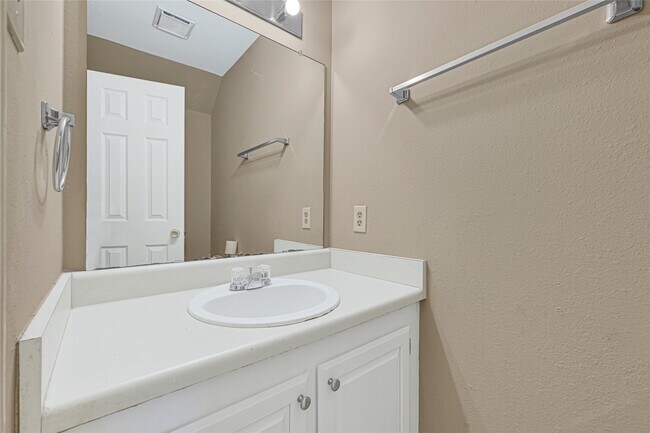 Building Photo - 2030 Plantation Dr