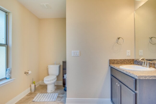 Building Photo - Modern 4BR/3BA Home Near NAS Pensacola – $500 Off Deposit for Qualified Active Duty Military – Pr...