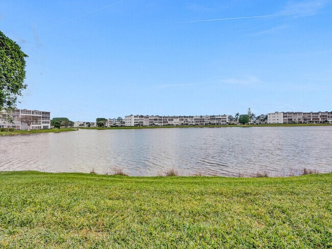 Building Photo - 3014 Cornwall A