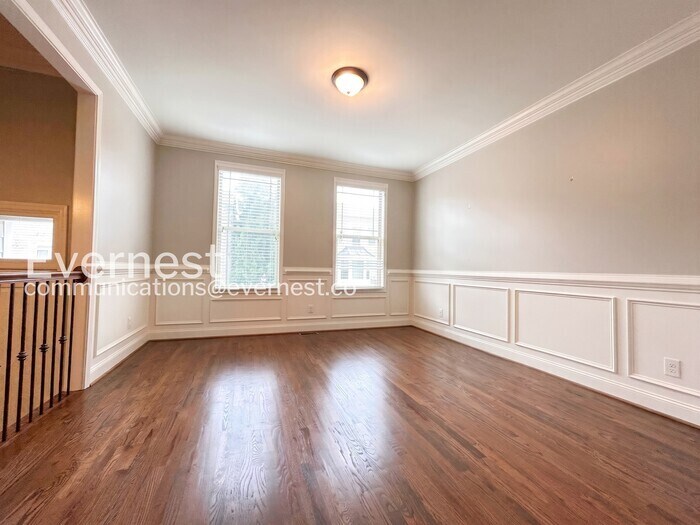Building Photo - 2148 W Village Ln