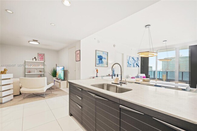 Building Photo - 200 Biscayne Blvd Way