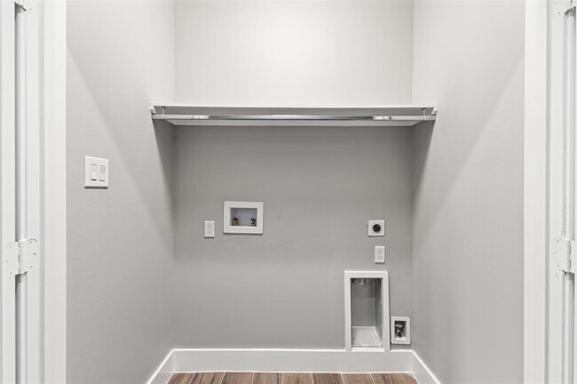 Building Photo - 5510 Pershing St