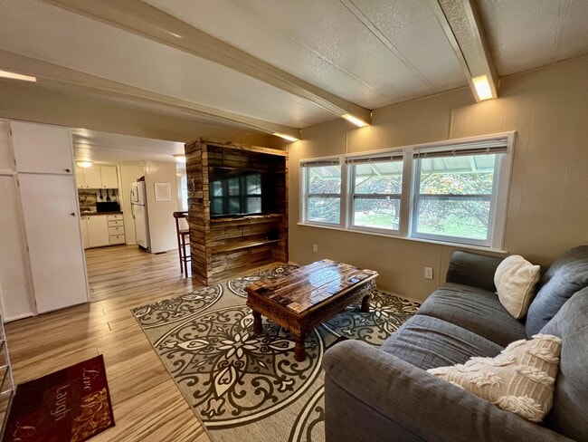 Building Photo - 27 Mandalay Dr