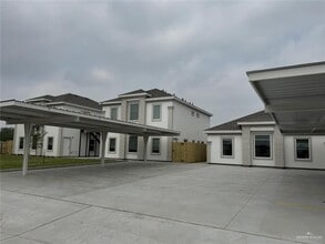 Building Photo - 11 Canelo N Dr