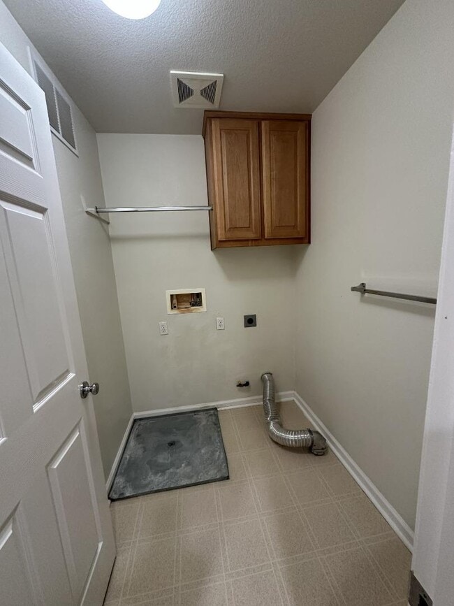 Building Photo - 2065 Mckenzie Pl