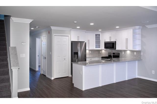 Building Photo - 300 Overlook Dr