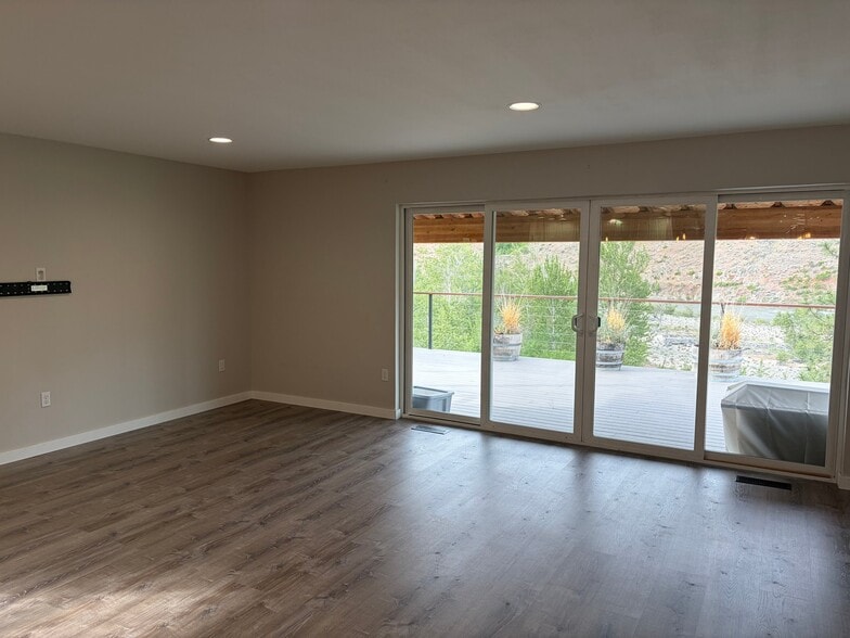 Building Photo - 132 WA-153