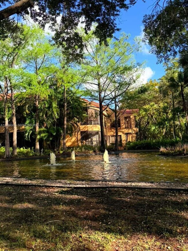 Building Photo - 15515 N Miami Lakeway