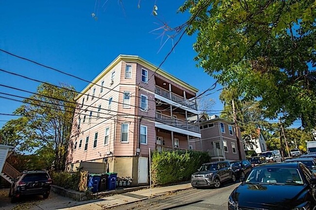 Building Photo - 6 Belmont St