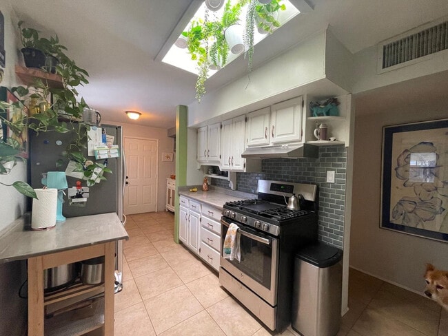 Building Photo - 843 E Butler Dr