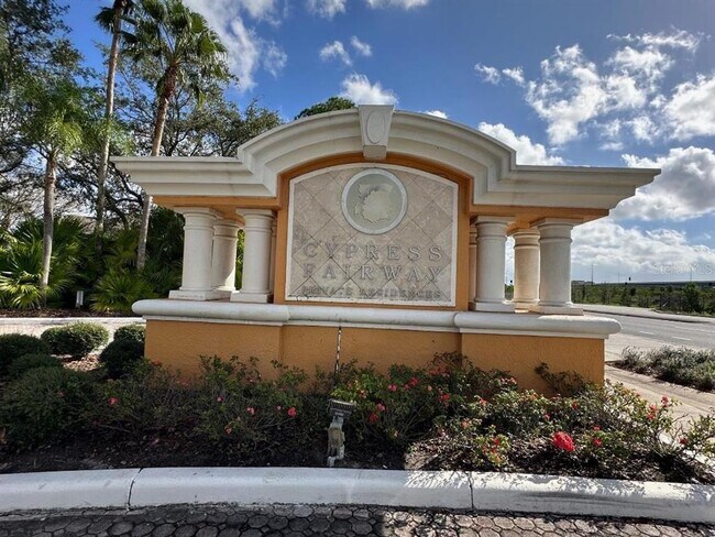 Building Photo - 5479 Vineland Rd