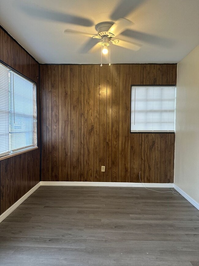 Building Photo - 3408 E Lambright St