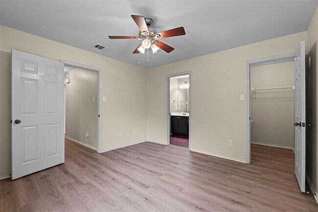 Building Photo - 2310 Sweet Clover Dr