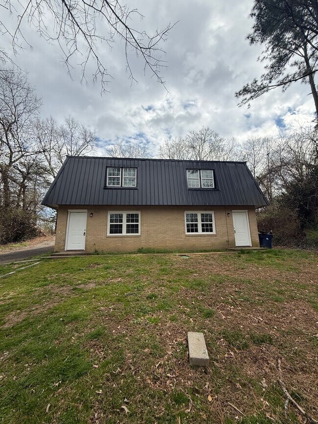 Building Photo - Looking for a comfortable place to call home? We have a great 2 bed, 1.5 bath home!