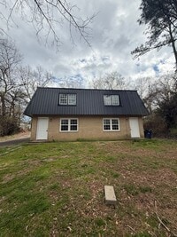 Building Photo - Looking for a comfortable place to call home? We have a great 2 bed, 1.5 bath home!