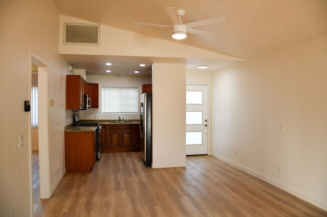 Building Photo - Parker (388) North