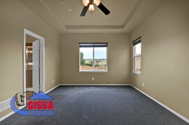 Building Photo - Beautiful ranch style home available to mo...