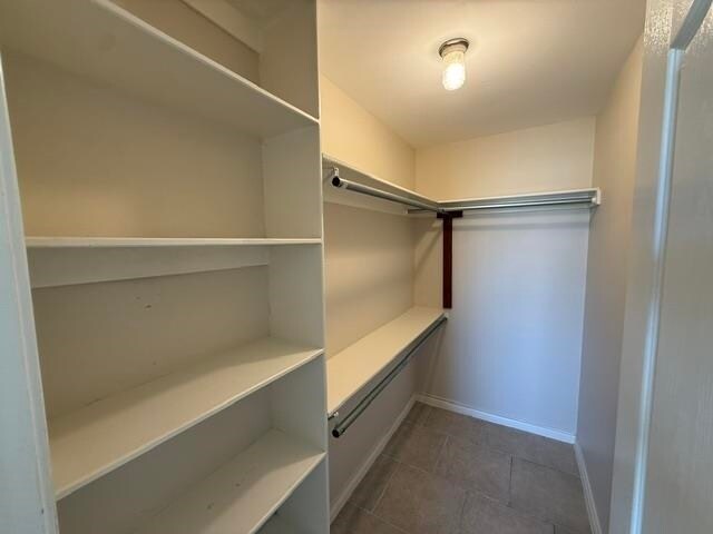 Building Photo - 2720 Camelot Dr