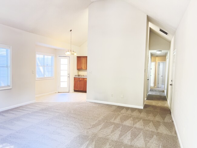 Building Photo - 3694 Sapphire Ct
