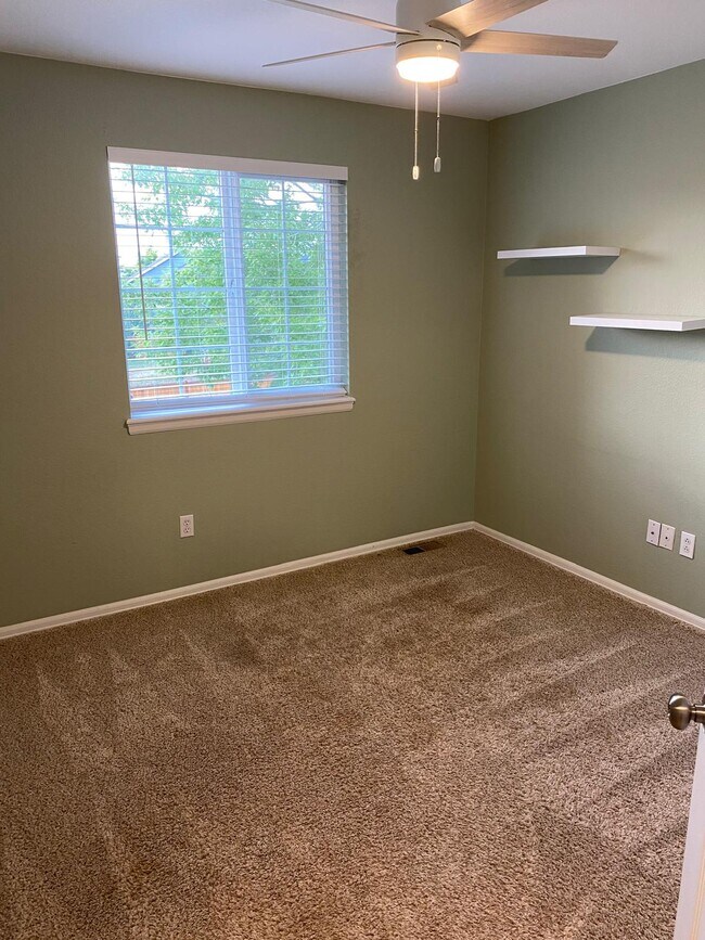 Building Photo - 486 Balsa Dr