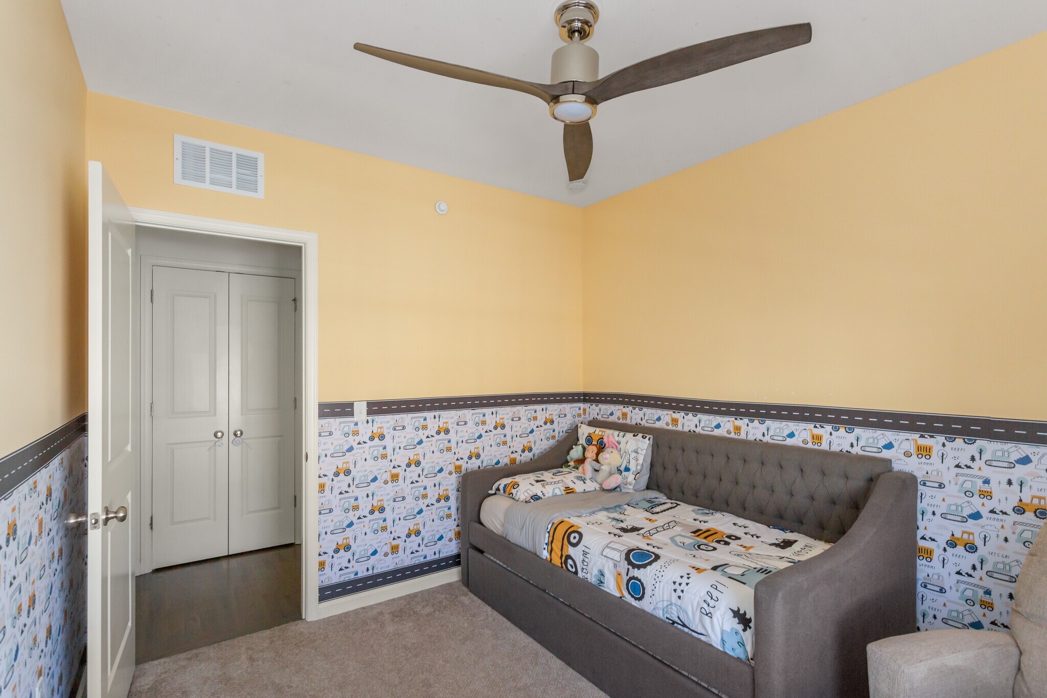 Building Photo - 293 Bradley Dr