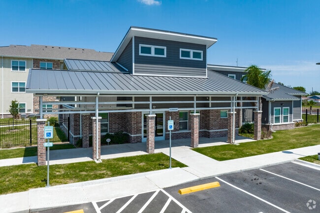 Sunland Country Apartments Clubhouse - Sunland Country Apartments