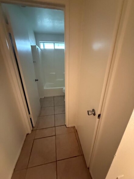 Building Photo - 11200 Vintage Rd