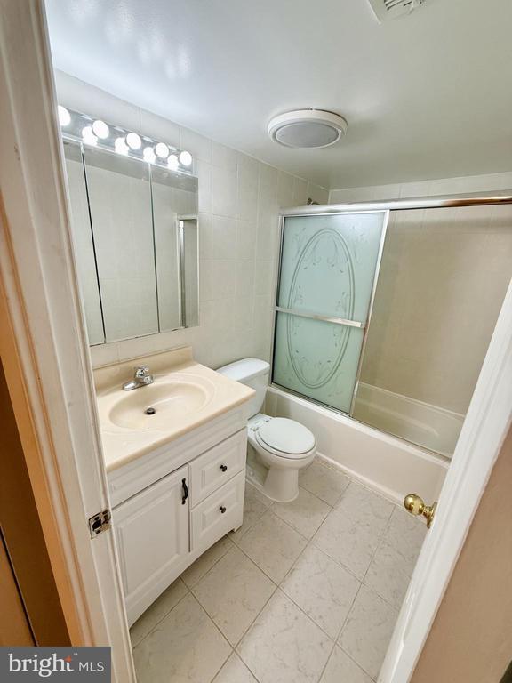 Building Photo - 5 Suntop Ct