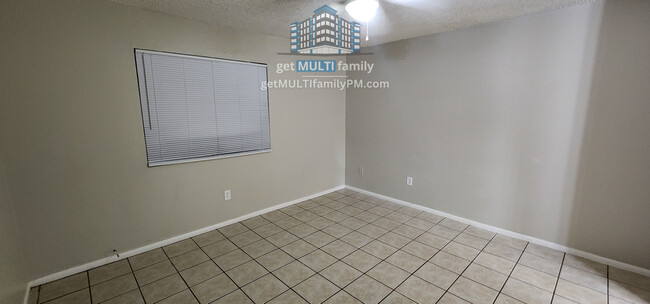 Building Photo - Discover Your Ideal Home: 3-Bed/2-Bath Apa...