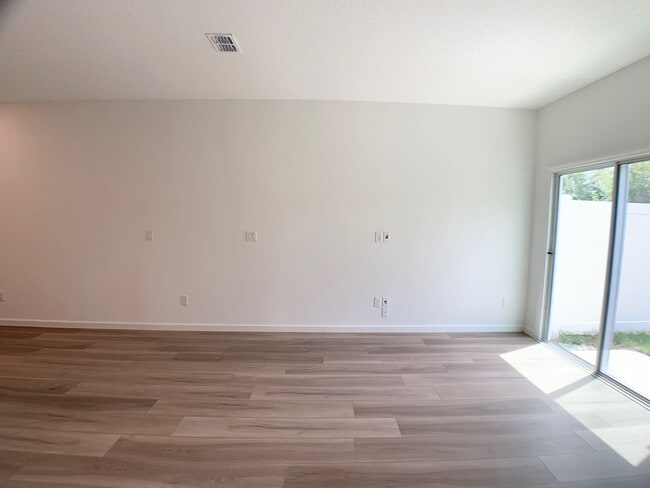 Building Photo - 697 Holly Lks Dr