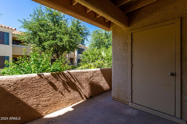 Building Photo - 9990 N Scottsdale Rd