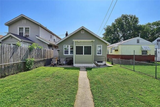 Building Photo - Fantastic 2bd/1ba home! Let yourself in!
